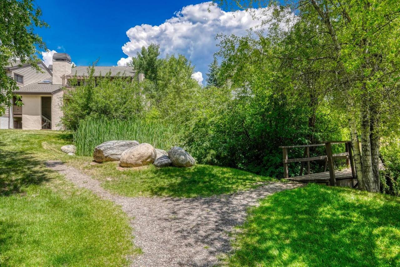Riverfront Family-Friendly Condo Avon Buitenkant foto